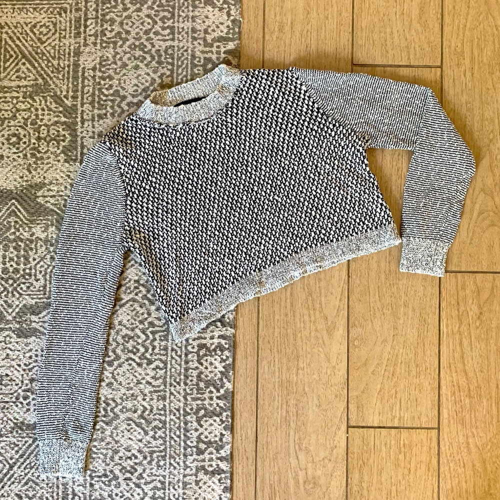 Crop top sweater by Olivaceous